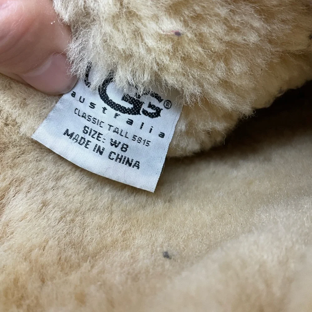 UGG MISMATCHED‎ BOOTS